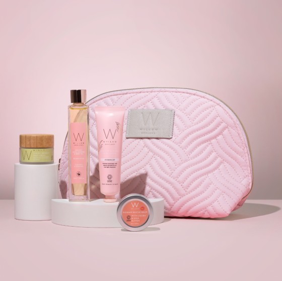NEW Treat Her Beauty Bag (RRP £89)